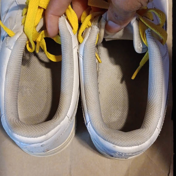 Youth Nike Air Force 1 in white - Picture 7 of 8